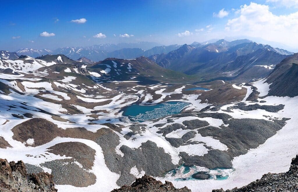 Online Betting Surges in Kazakhstan: Digital Firms Eclipse Land-Based