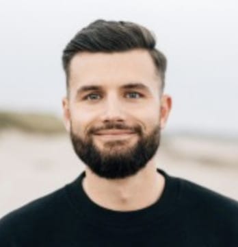 Netflix Hires Ian Hunter for Real Money Gaming Advertising Role